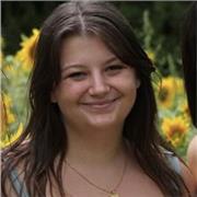 Étudiante de langue maternelle anglaise avec expérience dans l'enseignement de l'anglais et du français aux adultes et aux enfants. Heureux de travailler en ligne ou à Aix-en-Provence :)